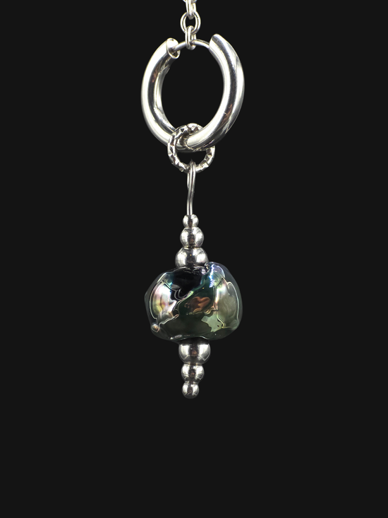 Boucle d'oreille en verre filé au chalumeau