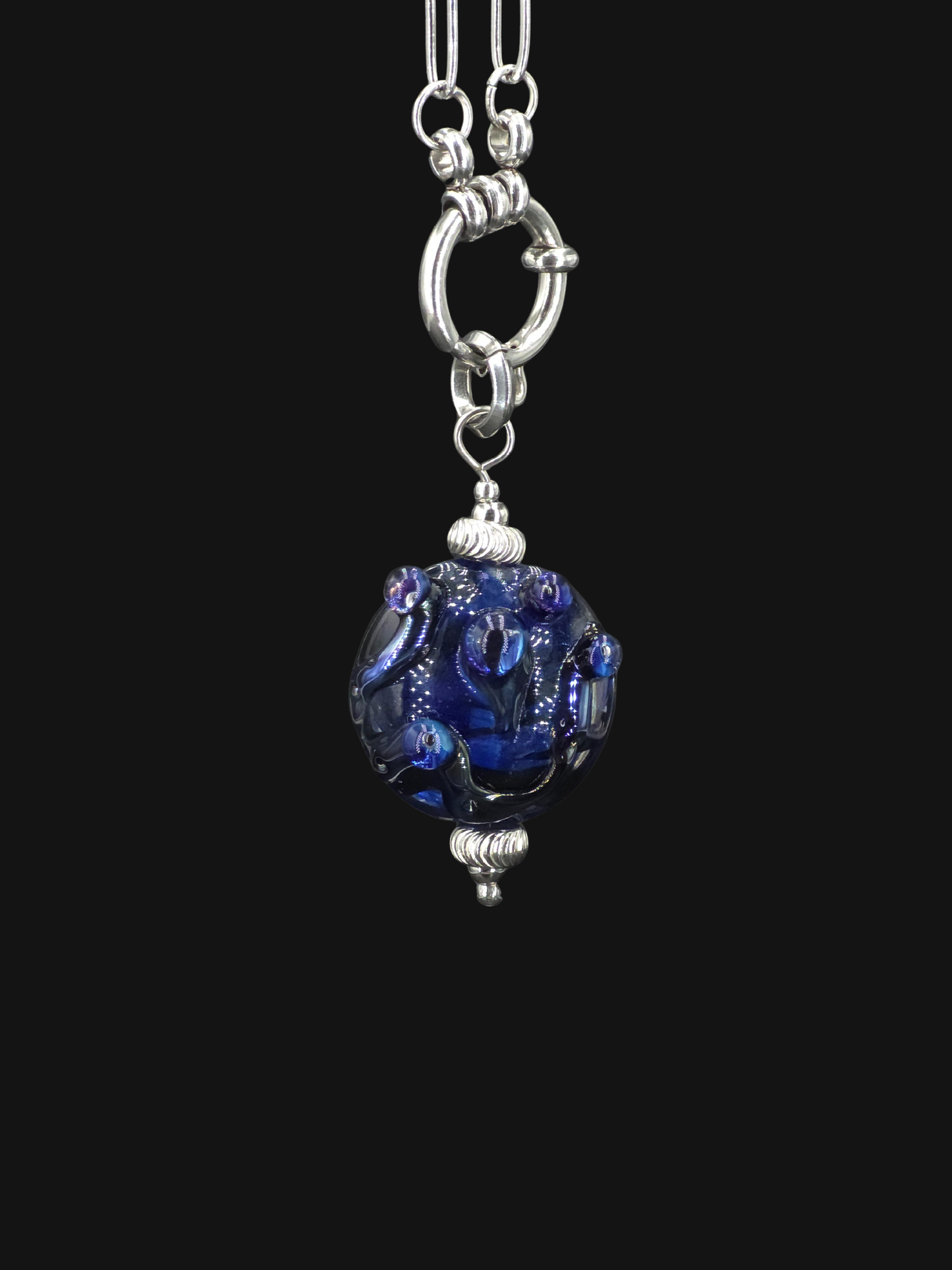 Collier Peaking Eyes