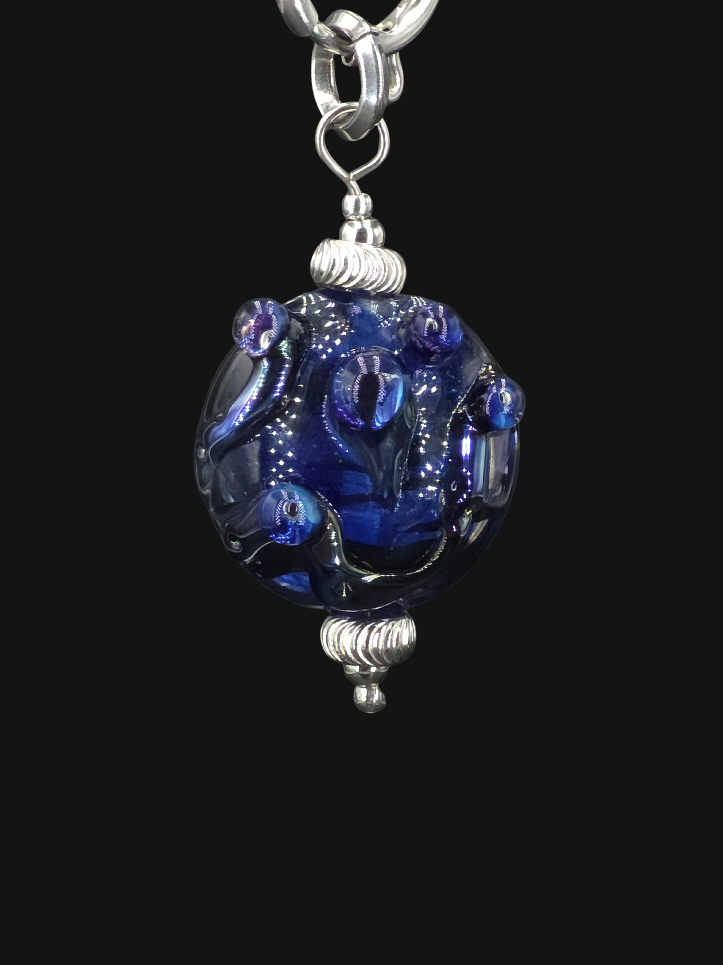 Collier Peaking Eyes